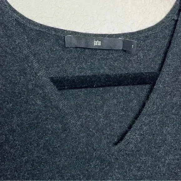 JARBO Women's Small V-Neck Sweater Tank Knit Silk Cashmere Charcoal Grey Minimal - Picture 3 of 13